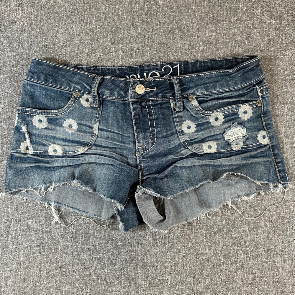 Rue21 Women Jean Shorts 9/10 Blue Denim Daisy Floral Embroidered Cut Off Y2K